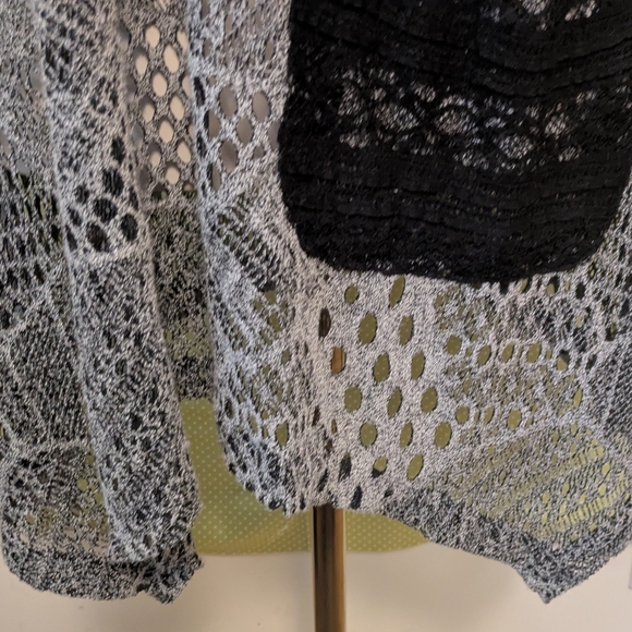 Crocheted Lace Tunic Top with Black Trim and Pocket - Picture 7 of 10